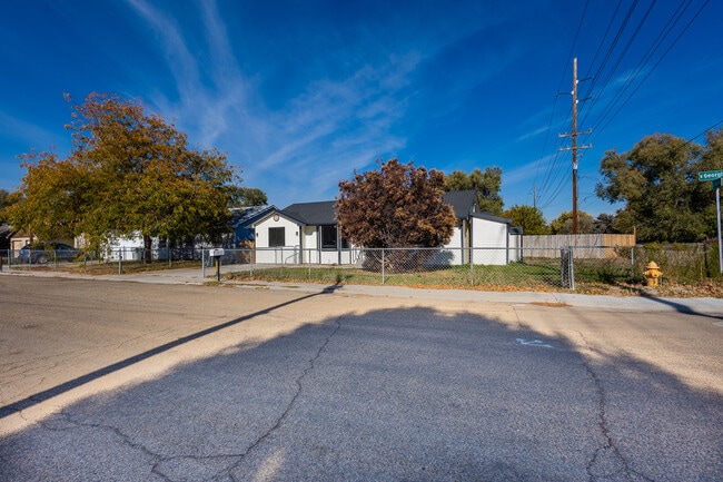 Foto del edificio - 924 E Georgia Ave