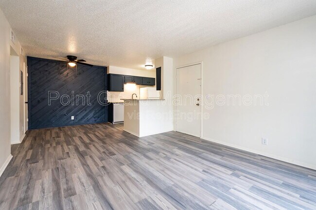 Foto del edificio - 2756 N Charles Ave