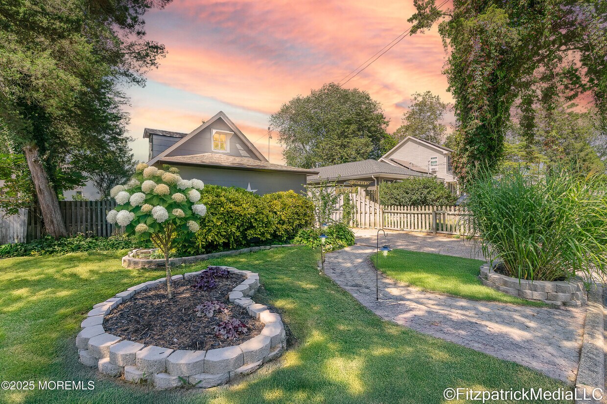 Foto principal - 61 Gladney Ave