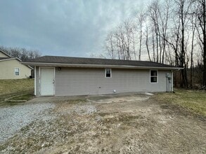 Building Photo - 640 Country Squire Ct