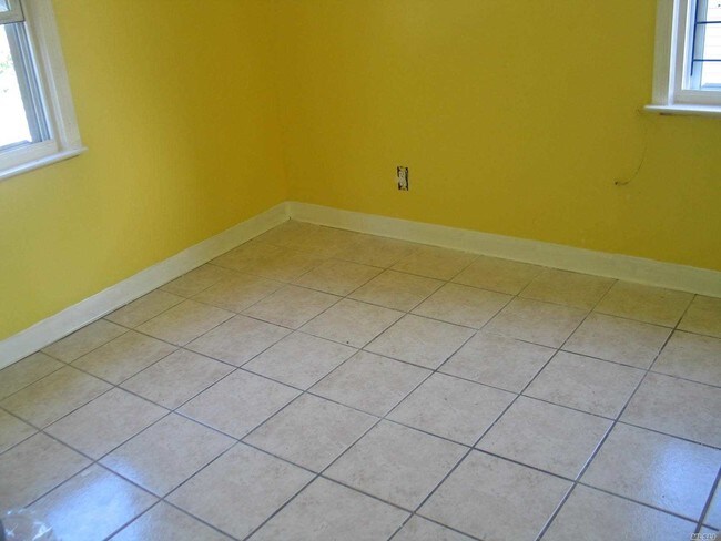 Foto del edificio - 104-25 210th St