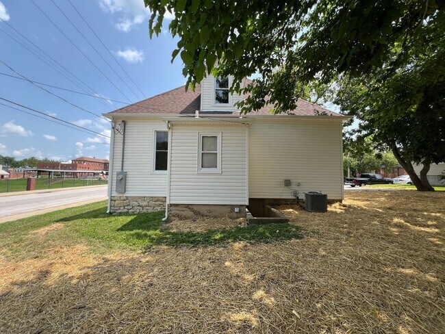 Foto del edificio - Newly Remodeled 2 Bed 1 Bath Home in Downt...