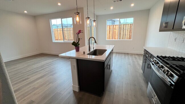 Foto del edificio - 616 Whisper Ln