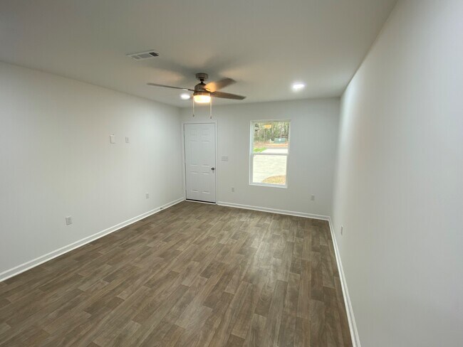Entrance/living room - 247 Candlebrook Dr