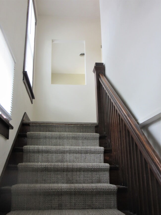 Foto del edificio - 108 W Columbia Ave