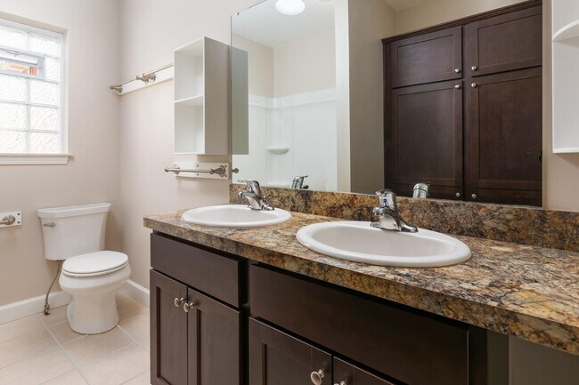 Foto del edificio - 313-313 Stoddard Ave
