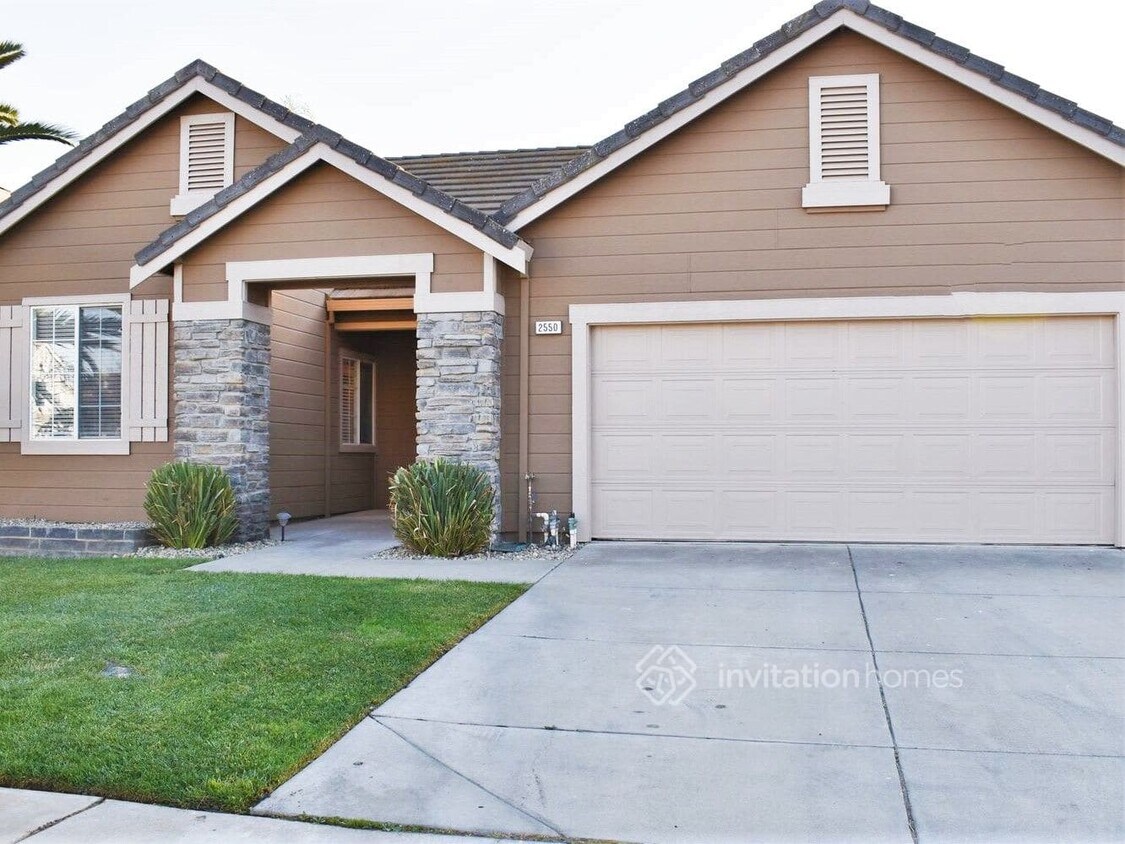 Primary Photo - 2550 Foghorn Way