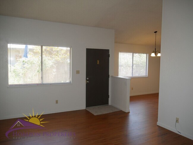 Foto del edificio - 6826/6828 Klingon Ct