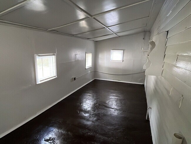 Foto del edificio - 1/2 Off First Months Rent!  Nice 3 Bedroom...