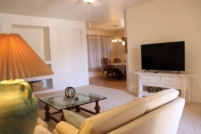 Foto del edificio - 55+ Gated Community - Fully Furnished - Mo...