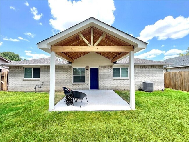 Building Photo - 18635 Andalusian Dr