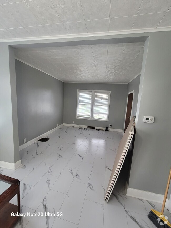 Building Photo - 375 Military Rd