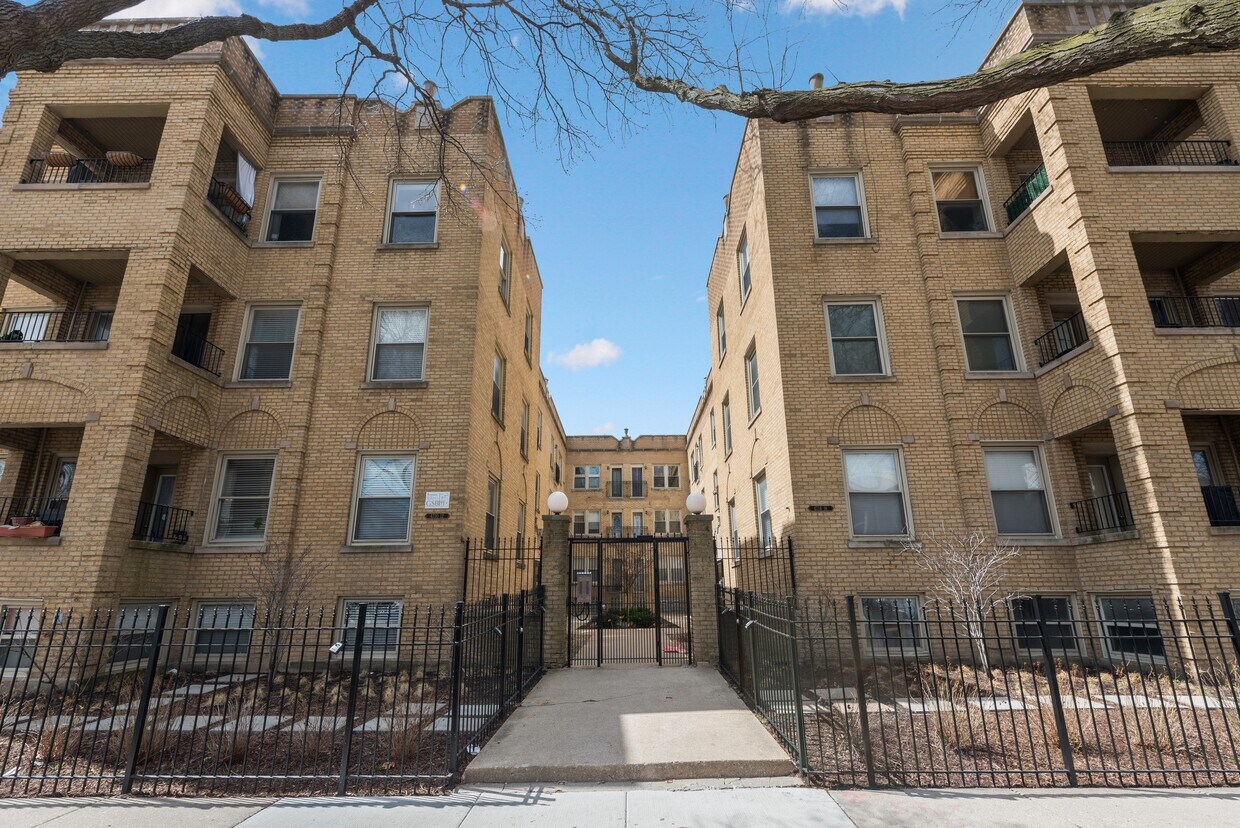 Foto principal - 4716 N Bernard St