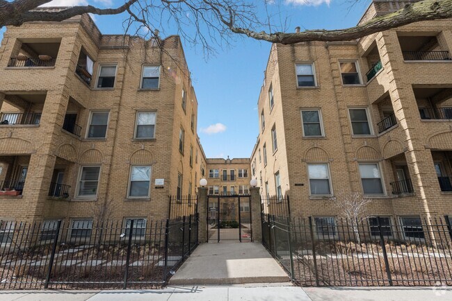Building Photo - 4716 N Bernard St