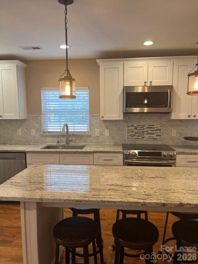 Foto del edificio - 9015 Carastan Dr