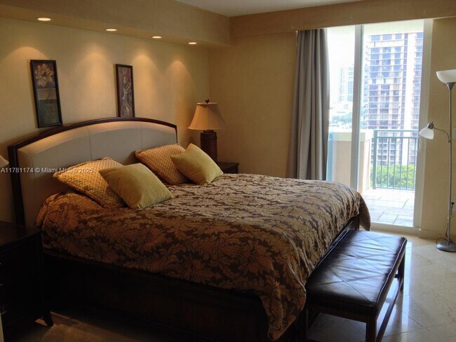 Foto del edificio - 17555 Atlantic Blvd