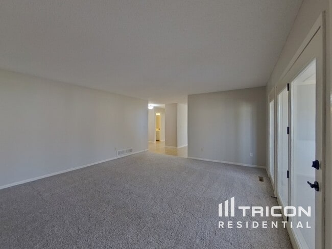 Building Photo - 5801 Prior Cir SE