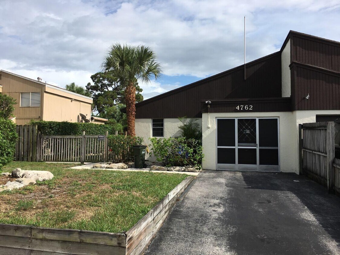 Primary Photo - 4762 NW 6th Ct