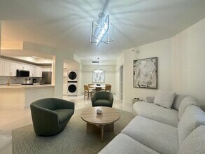 Building Photo - 630 S Sapodilla Ave