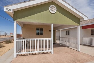 Building Photo - 800 Sherwood Dr