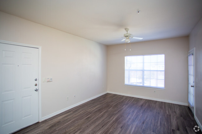 The Renaissance 2BDx2BA 945 ft² - Woodridge Apartments