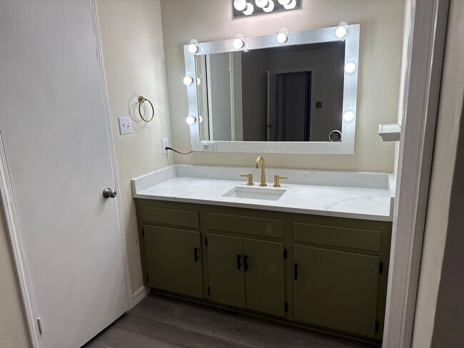 Foto del edificio - 1742 Byron Dr