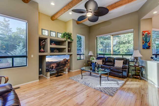 Building Photo - 215 Devils Kitchen Dr