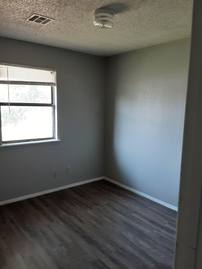 Building Photo - 123 Cripple Creek Ln