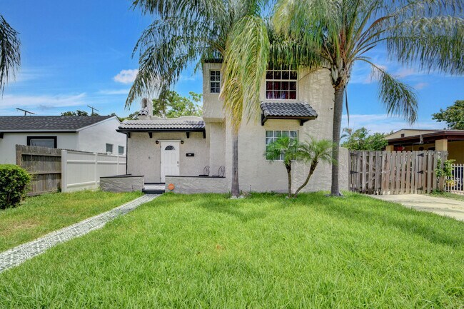 Building Photo - 439 Lytle St