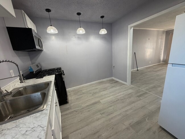 Building Photo - 2501 Gilbert Cir