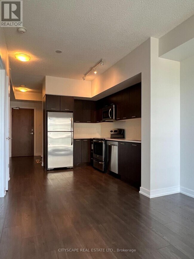 Photo du bâtiment - 2220-2220 Lake Shore Blvd W