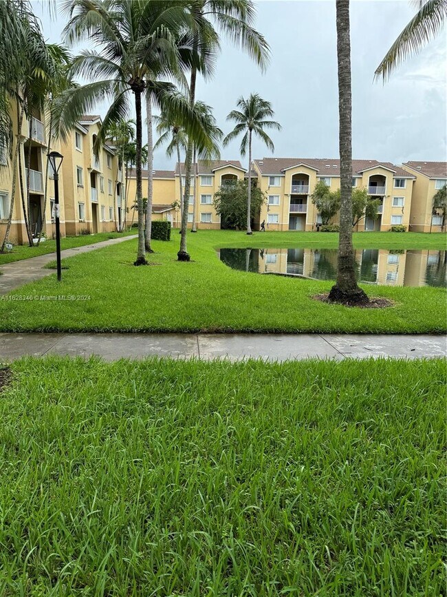 Foto del edificio - 2620 S University Dr