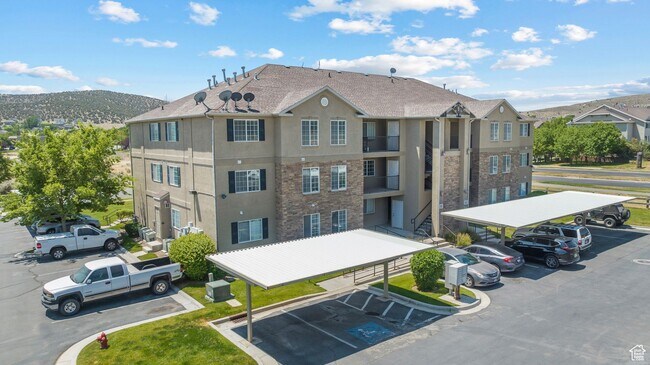 Foto del edificio - Updated Eagle Mountain Condo