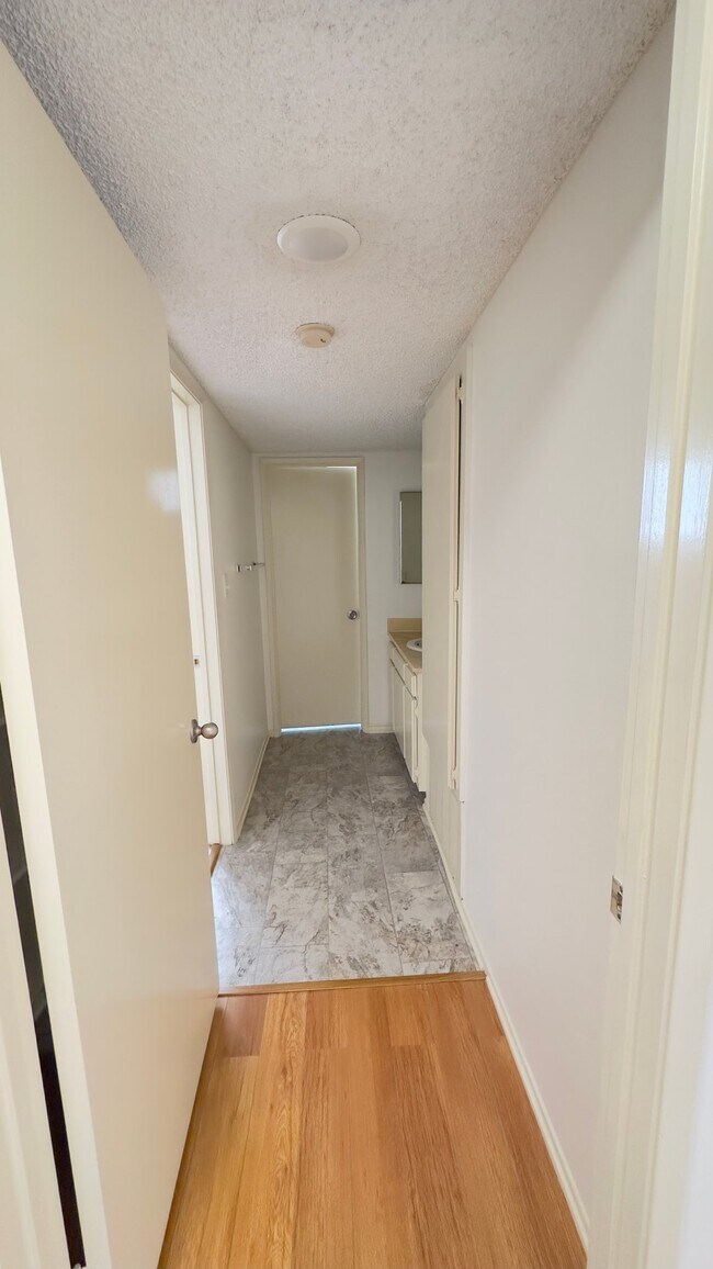 Building Photo - 135 N Swall Dr