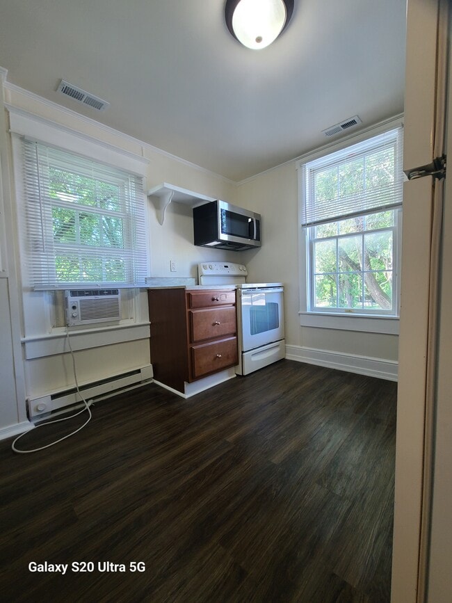 Building Photo - 3476 Winchester Ave