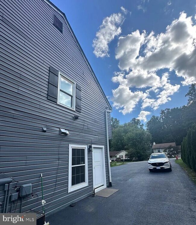 Building Photo - 119 Ivywood Dr