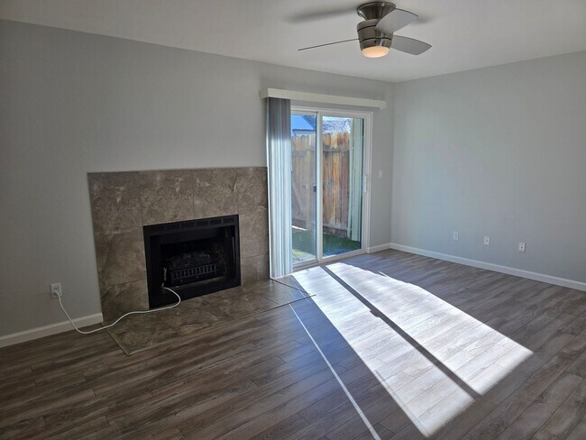 Foto del edificio - Wonderful Mountain Meadows "end unit"