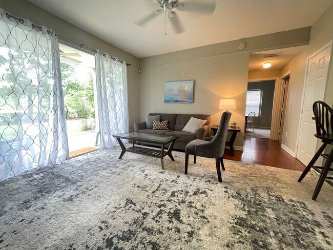 Foto del edificio - Barrington Park Condos!-  Beautifully update 3/2 on Ground Floor!