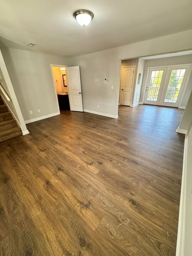 Foto del edificio - Modern Town Home on Beals Chapel