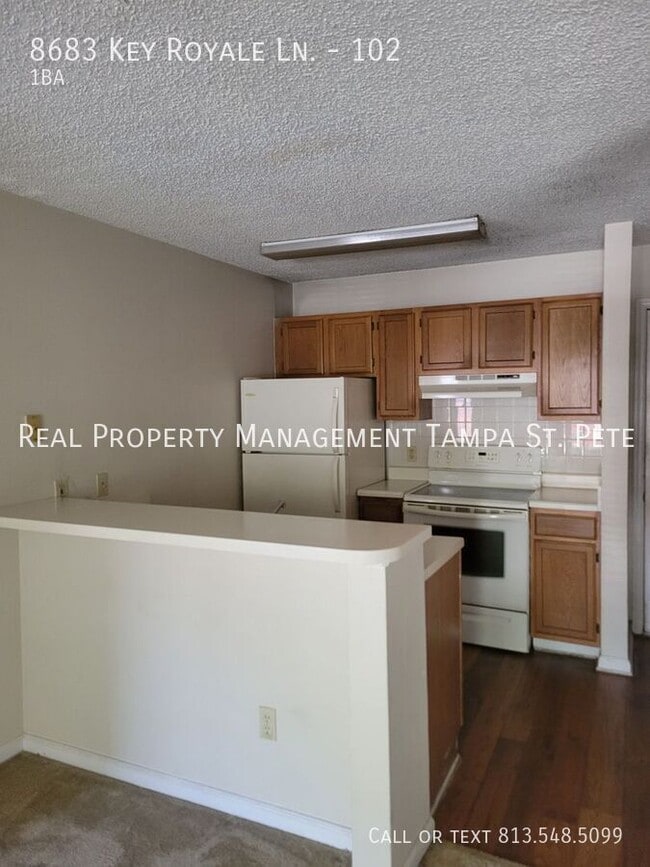 Foto del edificio - 8683 Key Royale Ln