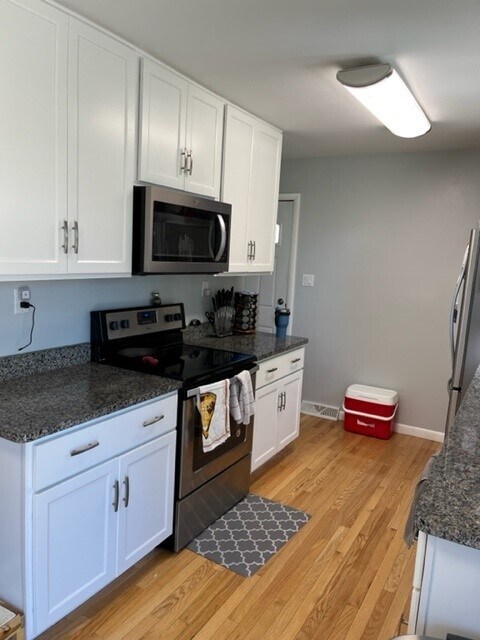Kitchen - 17823 Woodvale Ct