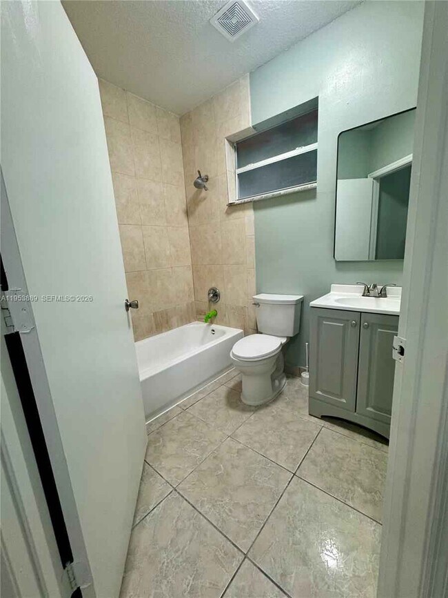 Foto del edificio - 601 NW 97th St