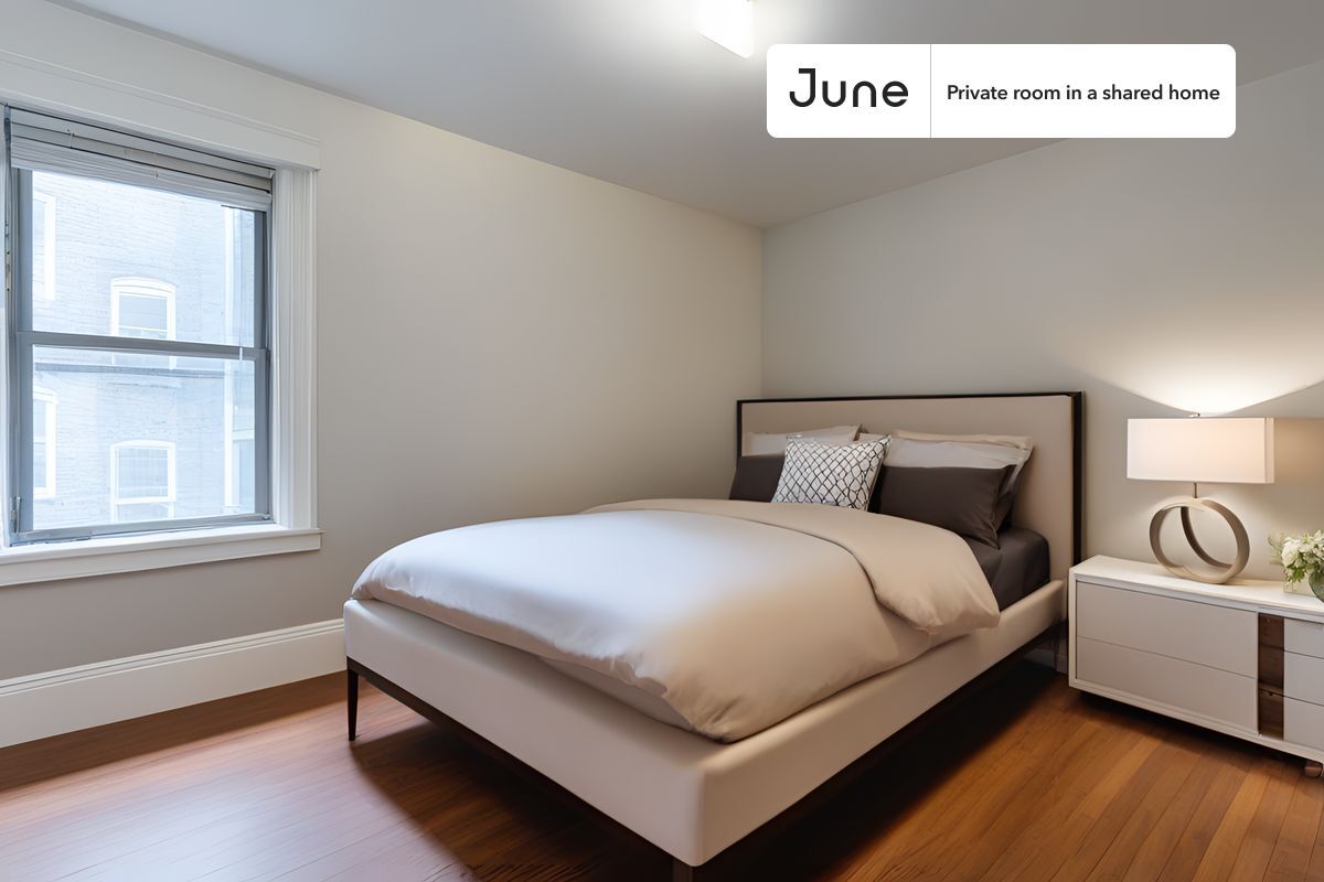 Foto principal - Private bedroom in 4 bed/2 bath Home