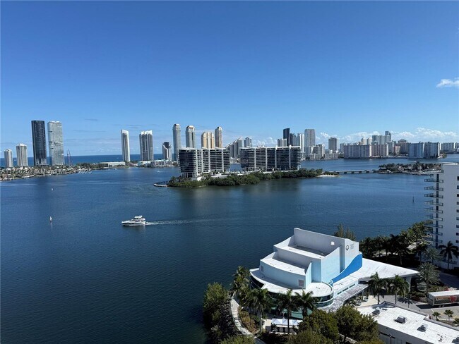 Foto del edificio - 3330 NE 190th St