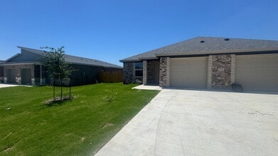 Building Photo - 1618 Pima Trail