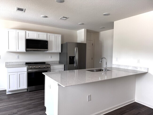 Foto del edificio - 135 Tiger Lily Ln