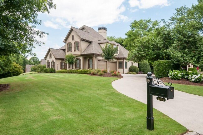 Foto del edificio - Elegant Master-on-Main in Prestigious Laur...
