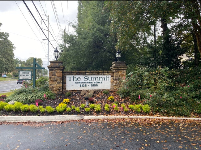 Foto del edificio - 5151 Roswell Rd