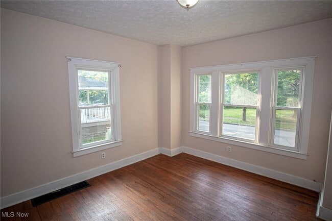 Foto del edificio - 276 Wildwood Ave