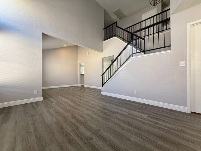 Building Photo - 4 BED 3 FULL BATH UPGRADED HOME NEAR SUMMERLIN